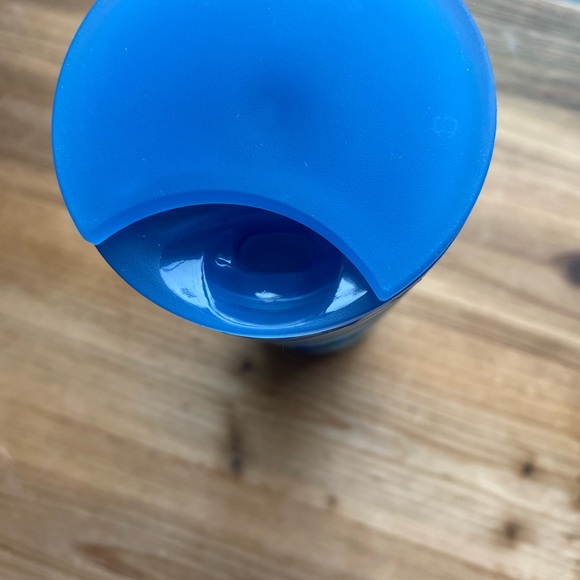 Starbucks Holiday 2023 Ribbon Tumbler - Picture 4 of 4